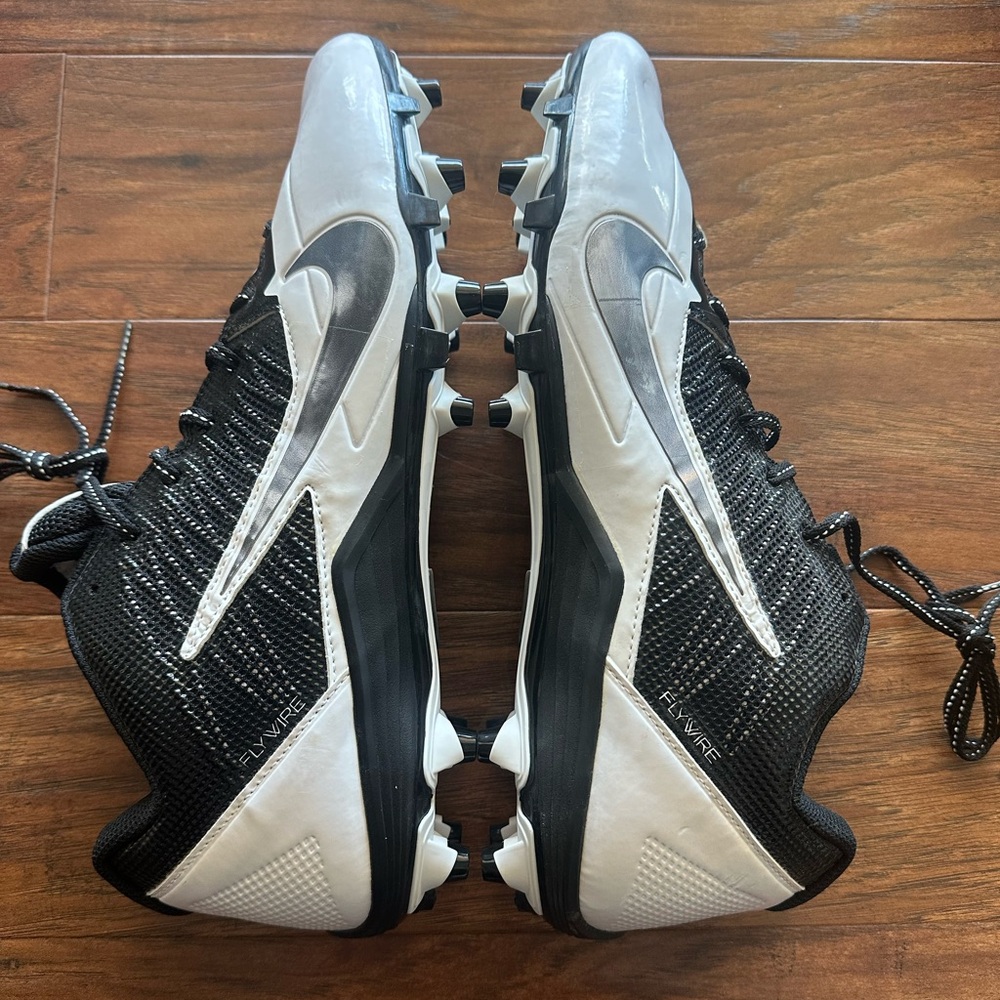 NWOT men’s Nike football cleats size 14